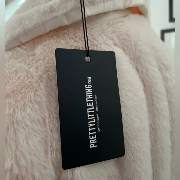 NWT CREAM FAUX FUR COAT - Picture 3 of 5